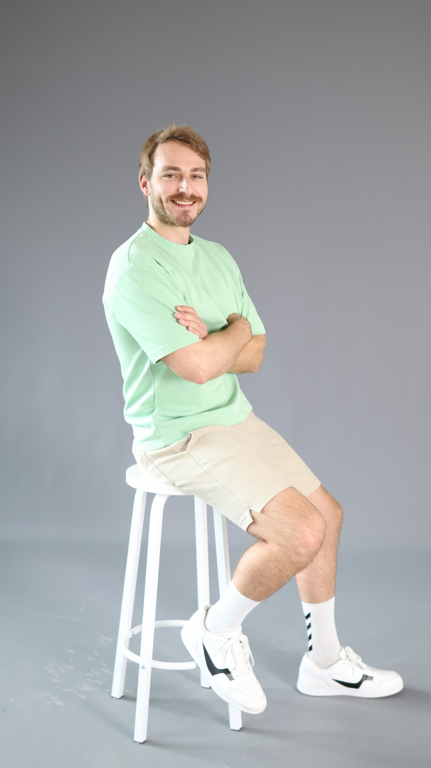 Timo Mezger Portrait sitzend